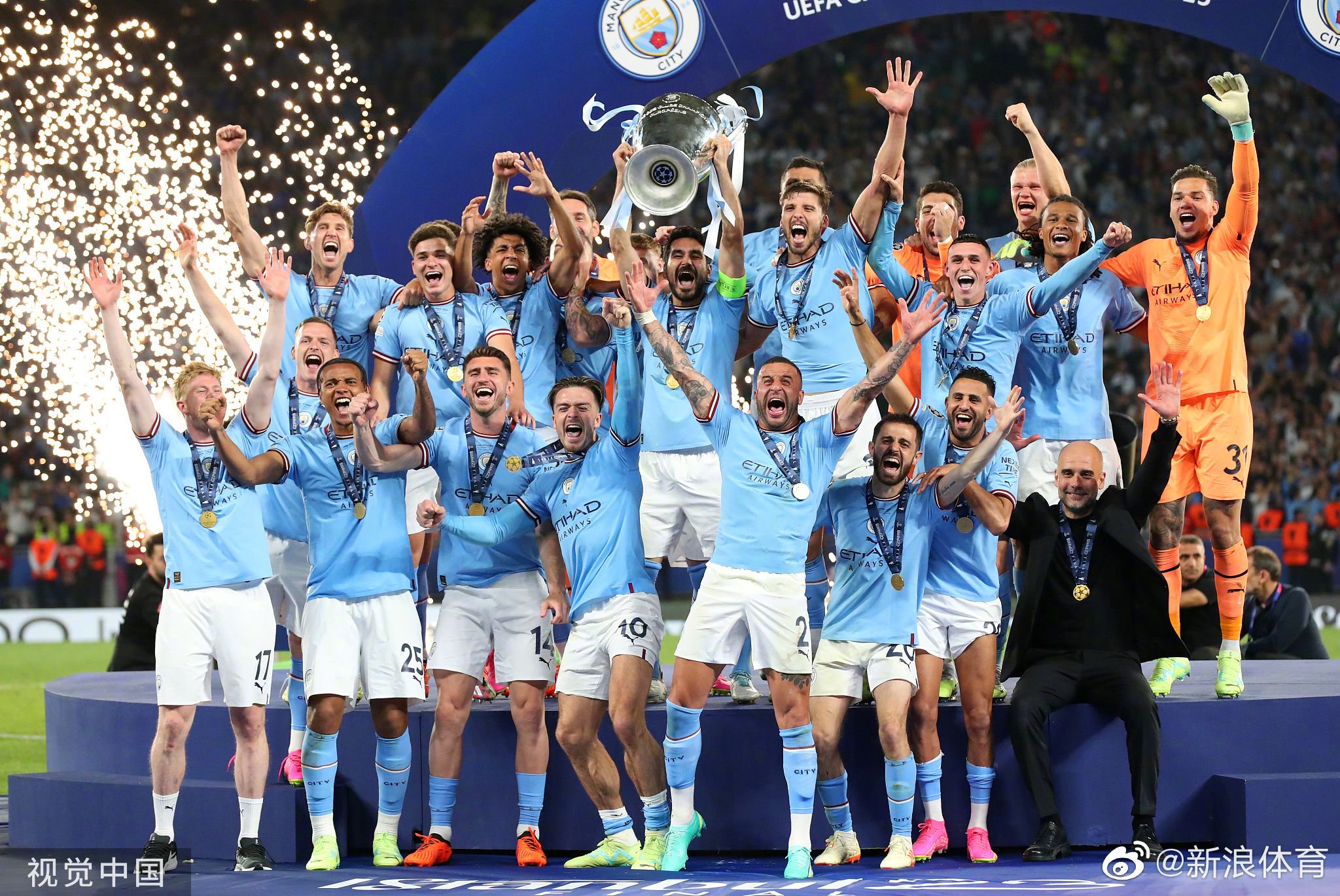 阿森纳曼城火花对决：反击战术与中场争夺决定战局